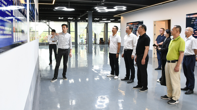 省政協(xié)副主席、省工商聯(lián)主席高峰調(diào)研聯(lián)誠科技集團(tuán)